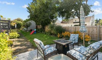 41 Perry Ave, Middletown, RI 02842