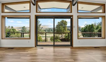 738 Fairway Ct, Ashland, OR 97520