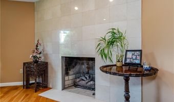 41 Holly Hill Ln, Cranston, RI 02921