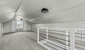 110 W Locust St, Aurora, MO 65605
