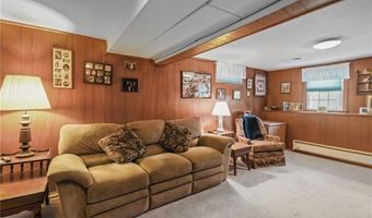 26 Lloyd Dr, Coventry, RI 02816