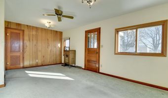 807 S 3rd St, Armstrong, IA 50514