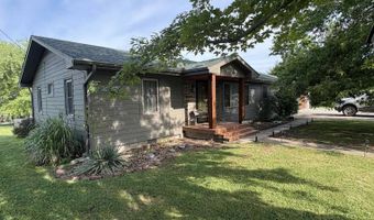 1105 Benton St, Albany, MO 64402