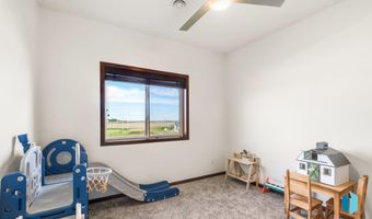 1528 W Autumn Cir, Brandon, SD 57005