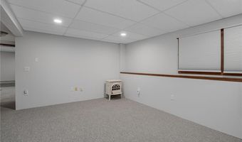 40 Red Oak Dr, Coventry, RI 02816