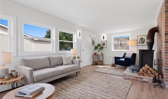 25 Stoneham St, Cranston, RI 02920