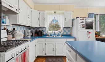 22 N Metcalf Ave, Amboy, IL 61310