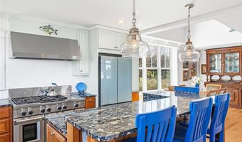 7 Clarkes Village Rd, Jamestown, RI 02835