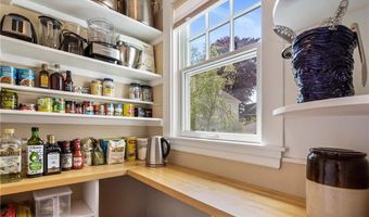 27 Cranston Ave, Newport, RI 02840
