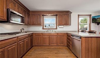 8 Somerset Rd, Cranston, RI 02910