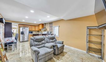 600 Broadway D14, Amityville, NY 11701