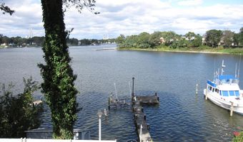 7580 BEACH Dr, Pasadena, MD 21122