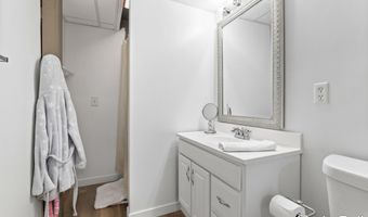 33 Fox Point Ct NE, Ada, MI 49301