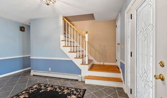1909 N NICHOLAS St, Appleton, WI 54914