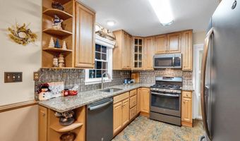 46 Bowline St, Beachwood, NJ 08722