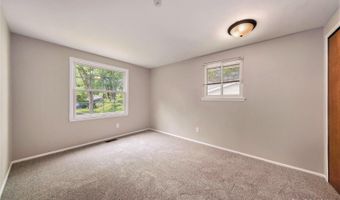 2923 Burlington Ct, Ann Arbor, MI 48105