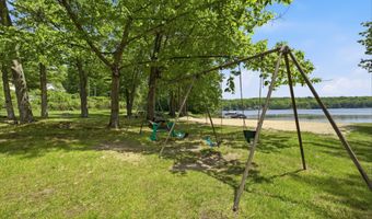 21 Arlington Rd, Coventry, CT 06238