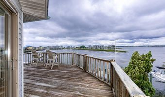 221 Smith St, Atlantic Beach, NC 28512