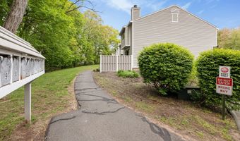 10 Ives Hill Ct 10, Cheshire, CT 06410