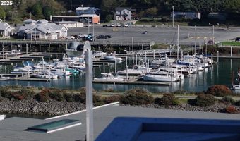 222 DEL NORTE Ln 8, Brookings, OR 97415