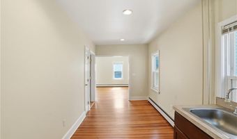 8 Mann Ave, Newport, RI 02840