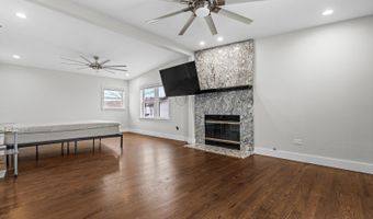 330 OAK HILL Ct, Antioch, IL 60002