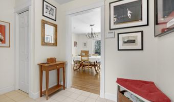 2 Sunnyfield Ln, Falmouth, ME 04105