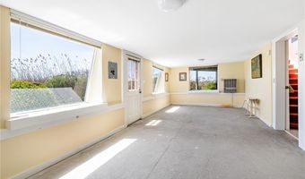 124 Houston Ave, Narragansett, RI 02882