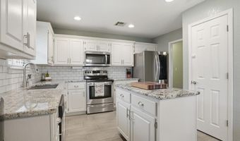 1204 Wendy Ln, Altus, OK 73521