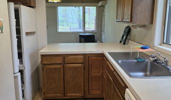 9 Evergreen Ln, Brattleboro, VT 05301