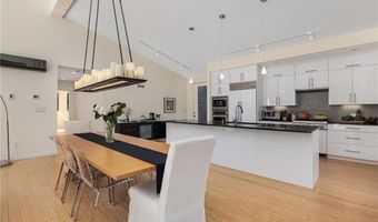621 E Shore Rd, Jamestown, RI 02835