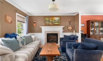16 Taylor Ln, Warwick, RI 02886