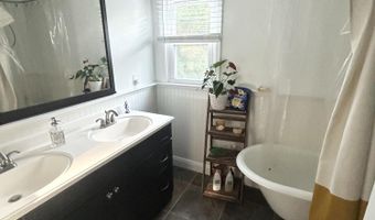 28 Westwood Dr, Bayville, NJ 08721