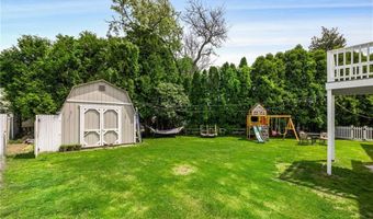 60 Brooklyn Rd, Narragansett, RI 02882