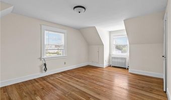 53 Admiral Kalbfus Rd, Newport, RI 02840
