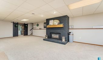 609 S Splitrock Blvd, Brandon, SD 57005
