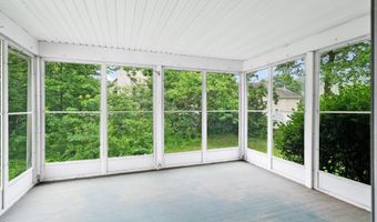 19 Galloping Cir, Belford, NJ 07718