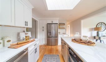24 W Knollwood Cir, North Kingstown, RI 02852