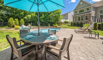 35 Shinnecock Hills Dr, Albany, NY 12205