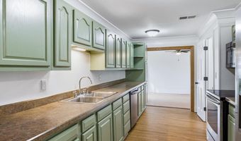 124 Roselawn St, Algonac, MI 48001