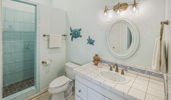1295 Aulepe St, Kailua, HI 96734