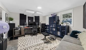 40 Charlotte Ave, North Kingstown, RI 02874