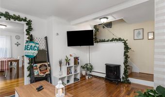 3 Prescott Pl, Newport, RI 02840