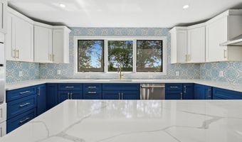 2123 N EARLEY St, Alexandria, VA 22302