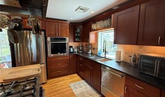 1 Edgewood Ave, Hopkinton, RI 02804