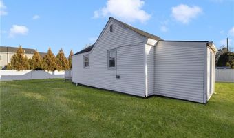1609 W Main Rd, Middletown, RI 02842
