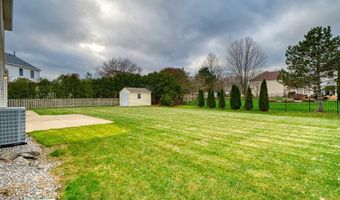 915 Red Tailed Ln, Amherst, OH 44001