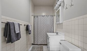434 Bellevue Ave 3A, Newport, RI 02840