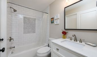 816 Wedgewood Cir, Belford, NJ 07718
