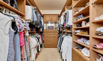 259 Meadowbrook Country Club Est, Ballwin, MO 63011